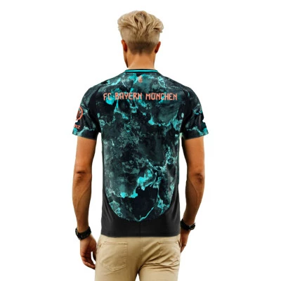 Dres FC Bayern 2024-2025 U gostima