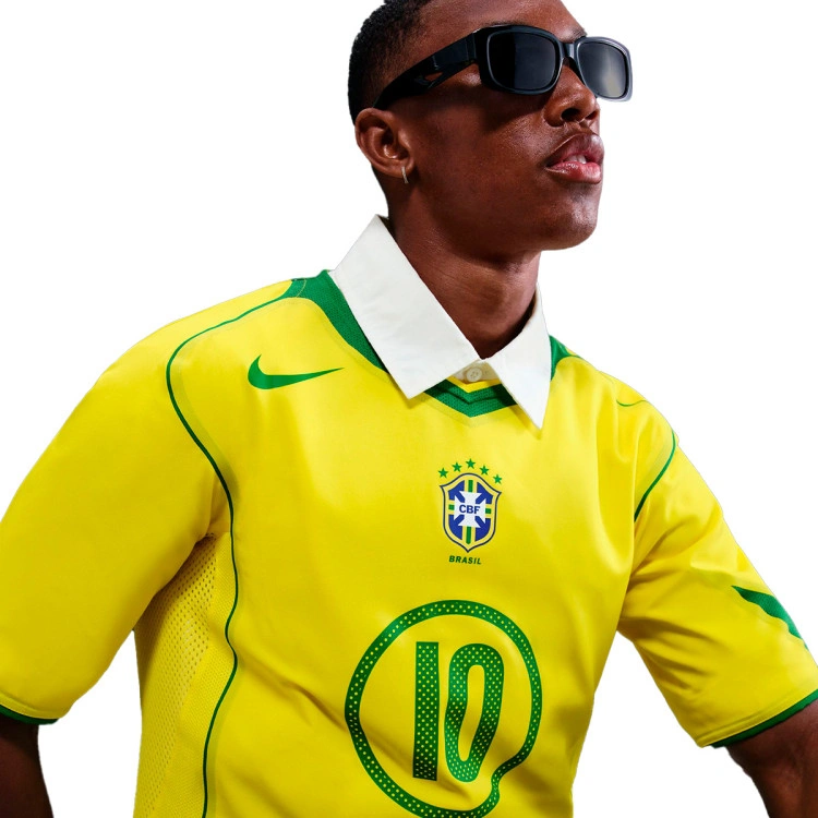 camiseta-nike-brasil-ronaldinho-edicion-especial-reissue-opti-yellow-apple-green-apple-green-2