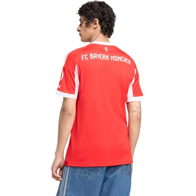 Dres FC Bayern 2025-2026 Domaćin