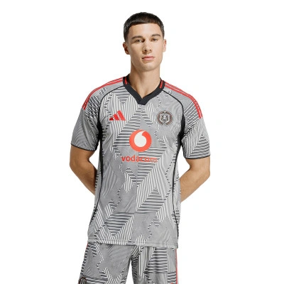 Dres Orlando Pirates 2025 u gostima