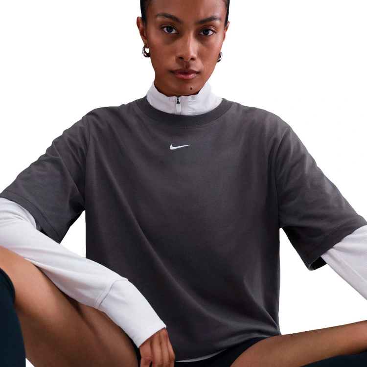 camiseta-nike-sportswear-essentials-lbr-mujer-thunder-grey-4