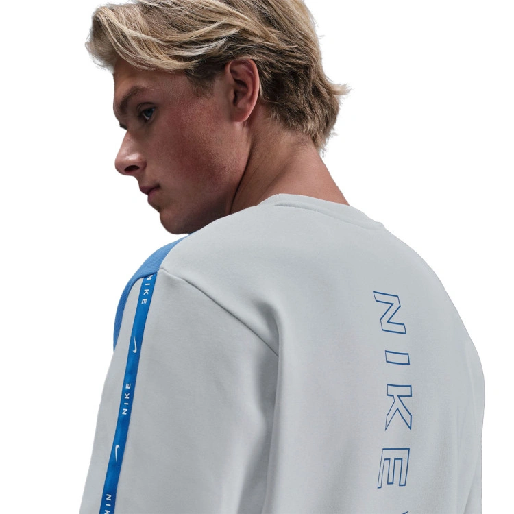 sudadera-nike-sportswear-crew-fleece-photon-dust-university-blue-10