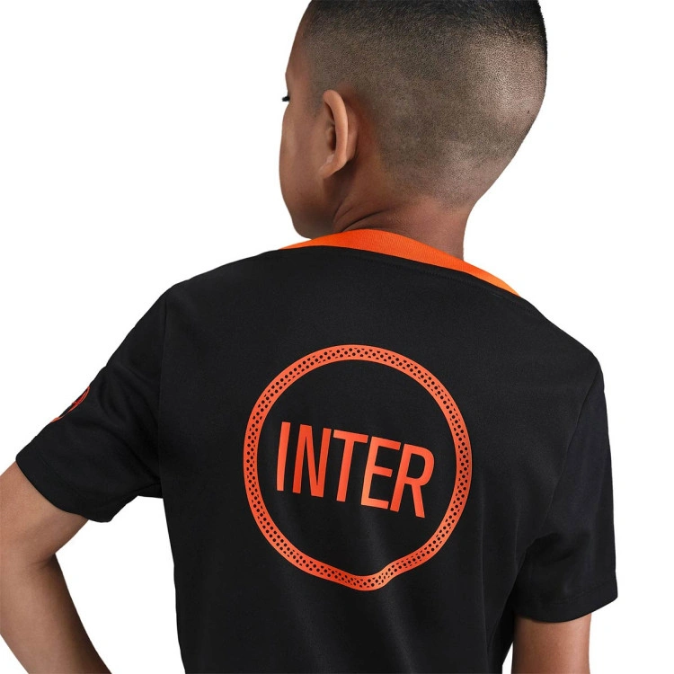camiseta-nike-inter-milan-pre-match-2025-2026-nino-black-thunder-blue-safety-orange-1