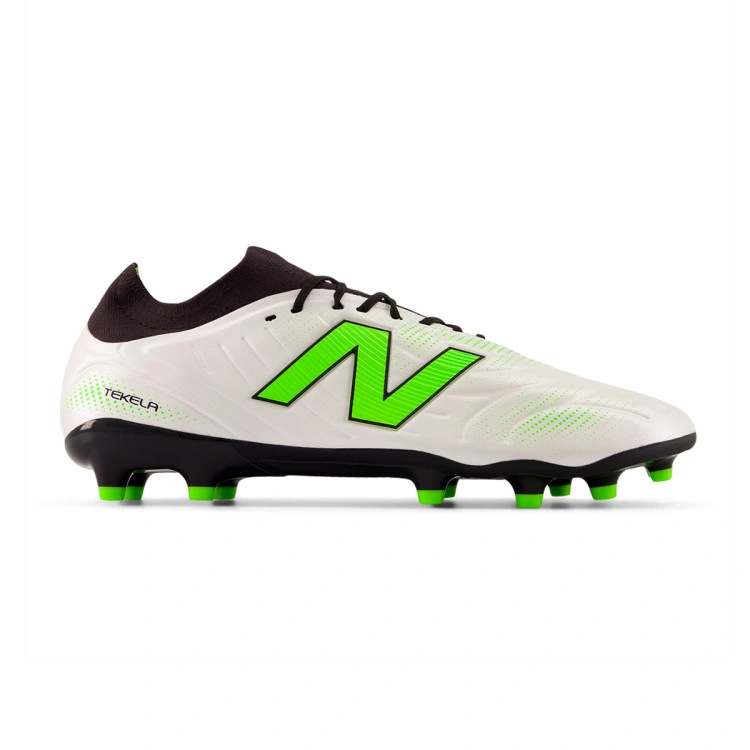 bota-new-balance-tekela-pro-low-laced-mg-v5-white-1