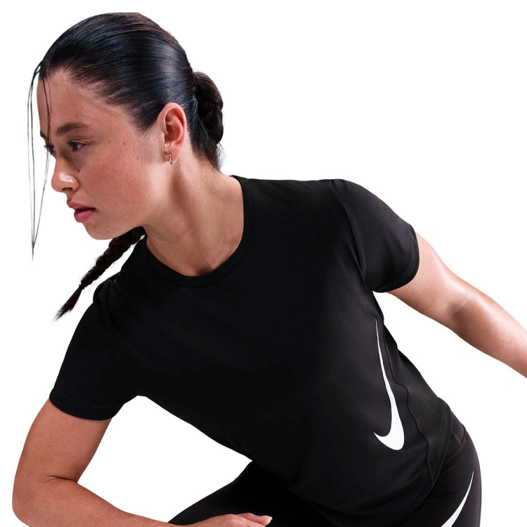 camiseta-nike-tempo-swoosh-mujer-black-white-2