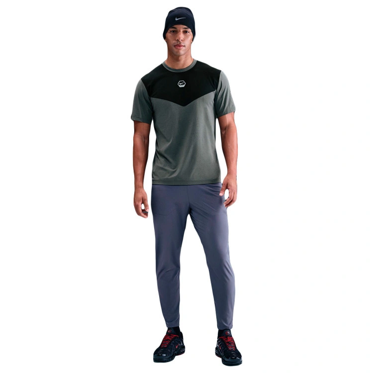 camiseta-nike-sportswear-dri-fit-iron-grey-black-4