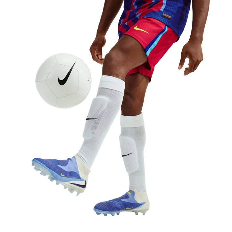 pantalon-corto-nike-pro-fc-barcelona-cuarta-equipacion-2025-2026-salsa-red-gym-blue-university-blue-opti-yell-3