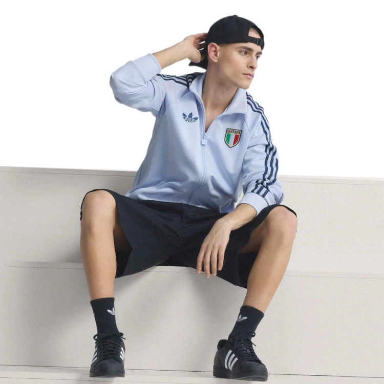 chaqueta-adidas-italia-fanswear-originals-adicolor-fanswear-mundial-2026-aero-blue-6