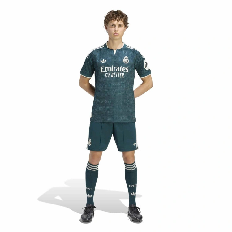 camiseta-adidas-authentic-real-madrid-segunda-equipacion-2026-2027-aurora-ivy-4