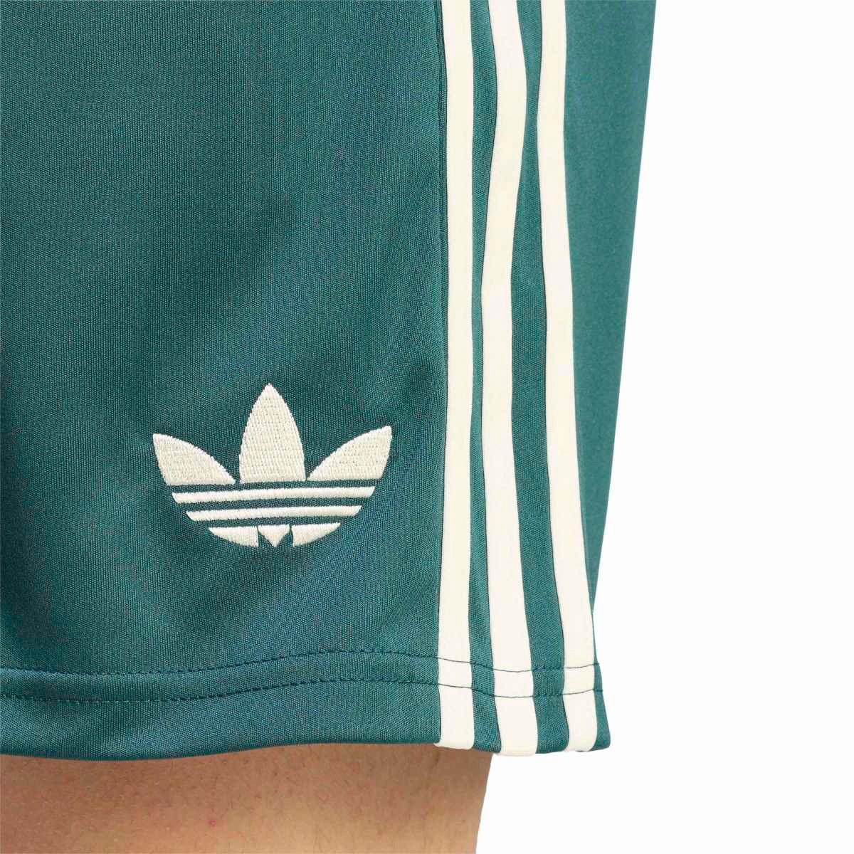 pantalon-corto-adidas-real-madrid-segunda-equipacion-2026-2027-aurora-ivy-3