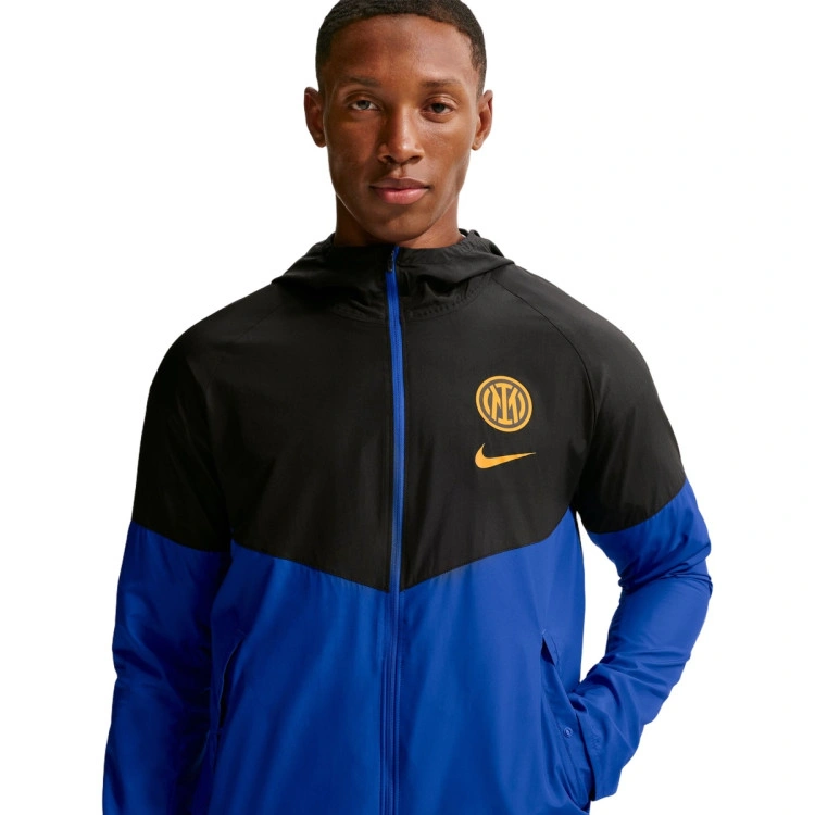 chaqueta-nike-inter-milan-fanswear-2026-2027-black-university-gold-no-sponsor-0