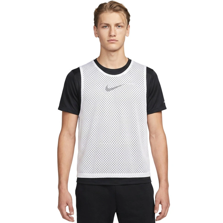 peto-nike-small-logo-crew-white-black-0
